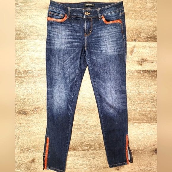 𝅺White House Black Market, Skimmer, Skinny, Size 2 W 29 L 26.5 - Picture 2 of 4